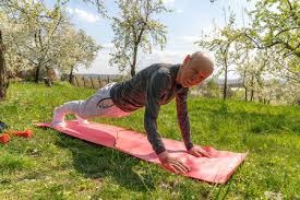 线上扑克机器人（Bot）：解析 AI 如何通过每秒万次的模拟横扫中低级别桌。（AI 扑克机器人：每秒万次模拟如何席卷中低级别牌桌）